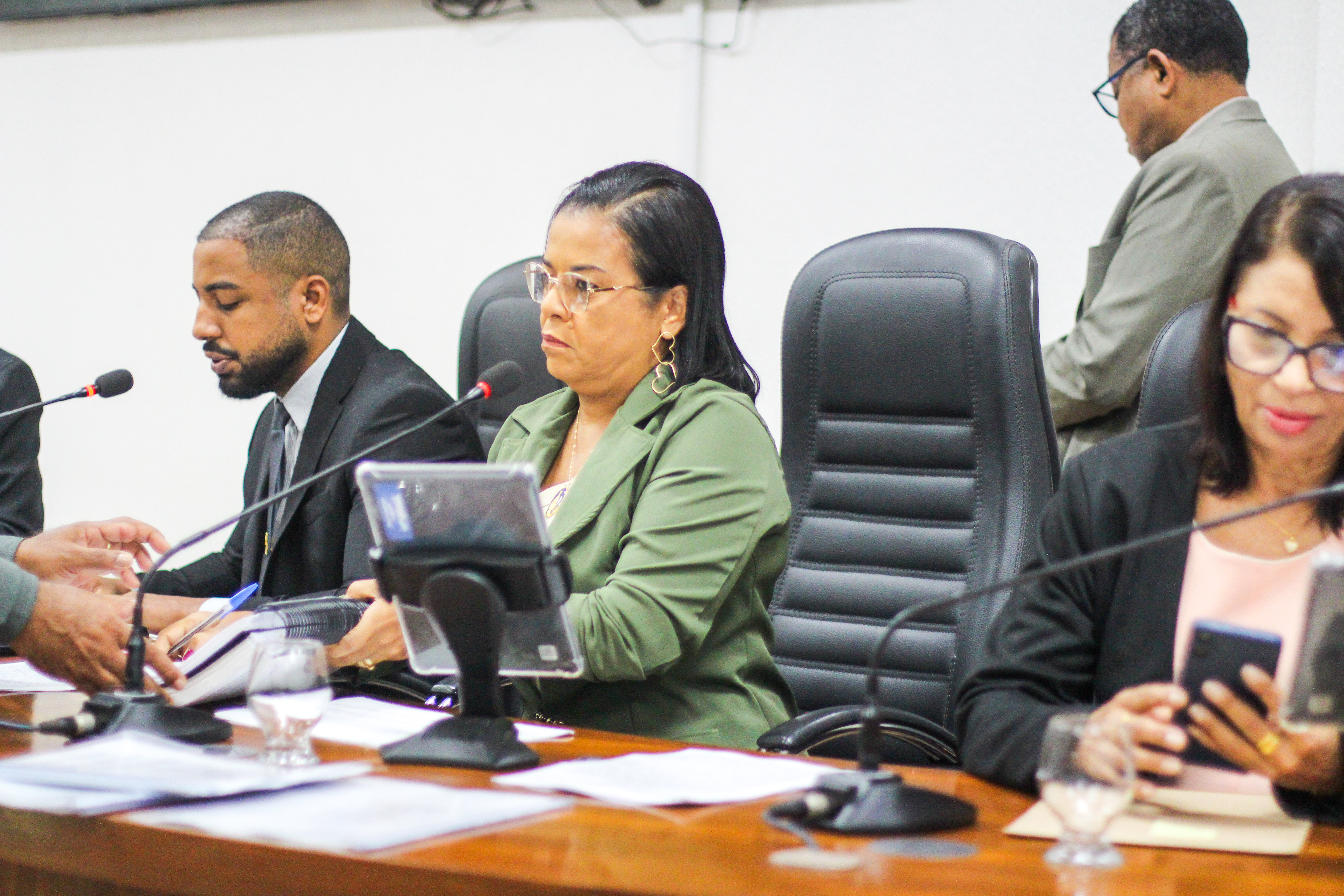 Câmara de Candeias aprova LDO 2027 e homenagens durante sessão